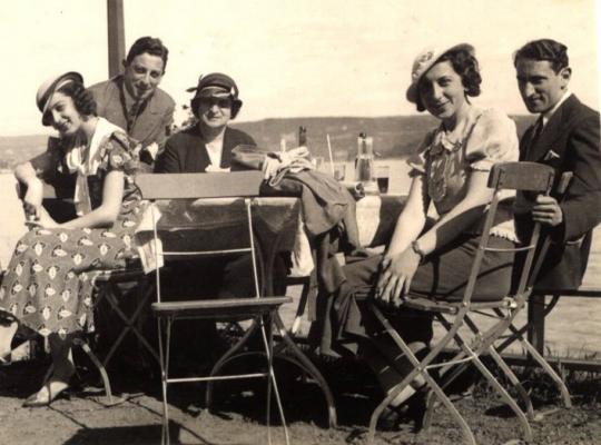 Oslo 1940. F.v: Esther, Carl og Sara Scheer, Amalie og Håkon Laksov